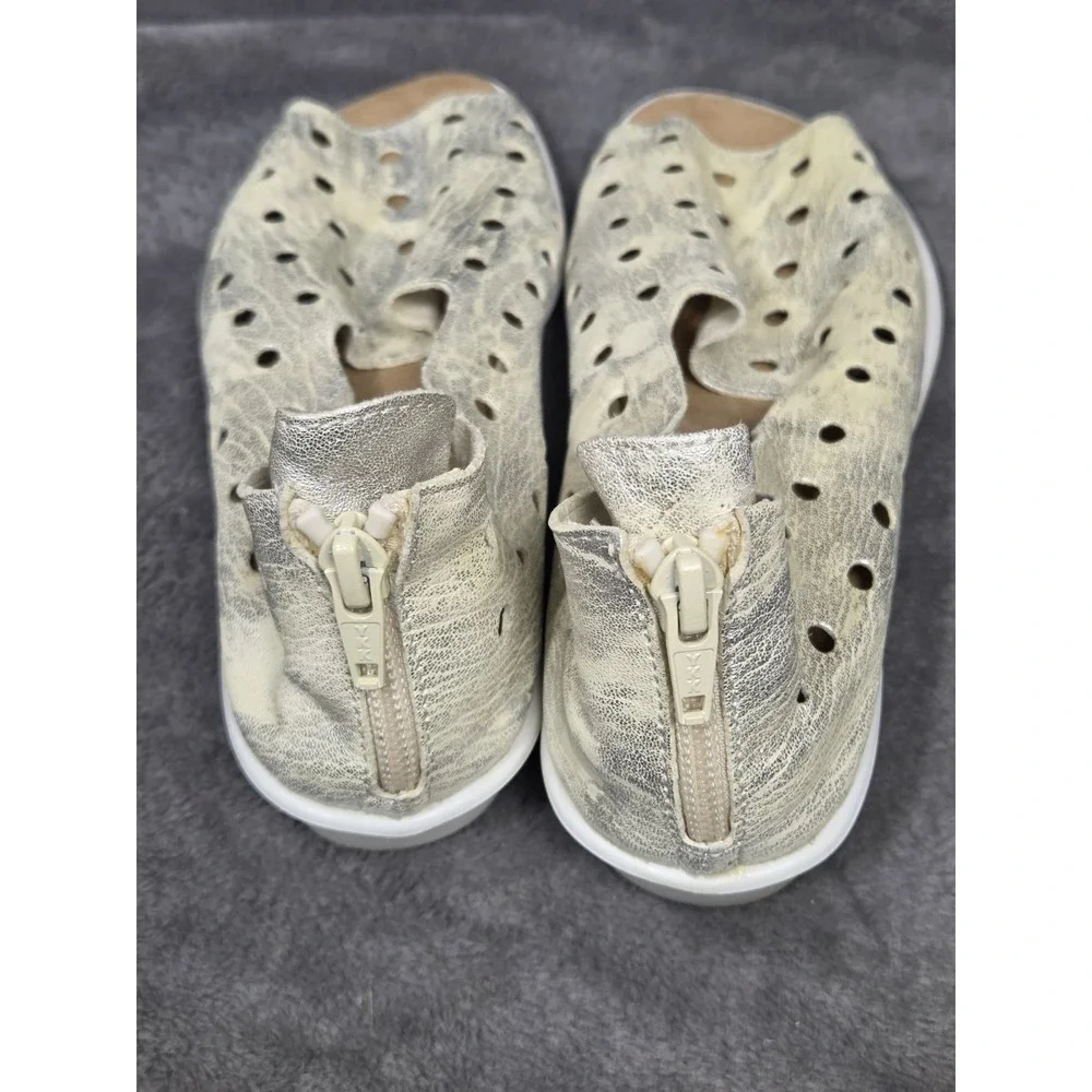 Sesto‎ Meucci Evonne Open Toe Metallic Ivory Silver Perforated Leather 5M